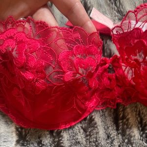 Victoria's Secret Red Lace embroidered Bra